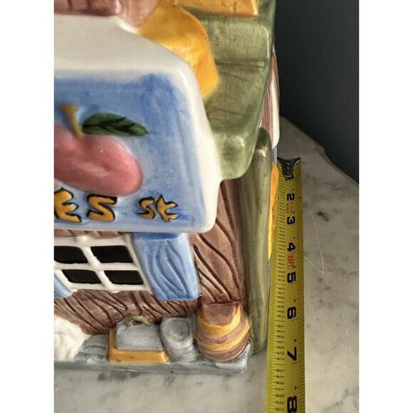 Vintage General Store Cookie Jar By GKAO Ceramic Brown House Welcome Apples Eggs - Picture 14 of 16